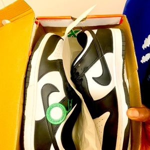 Nike low top dunks. Size 8 ! Black & white